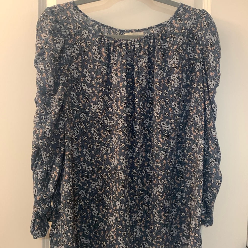 EUC Max Studio floral long sleeve blouse